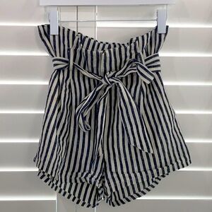 VICI PAPERBAG PAPER BAG SHORTS HIGH WAIST SELF TIE. 4 pockets medium